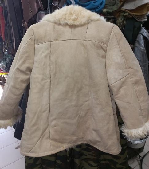 Детский меховой полушубок (бекеша) из нагольной овчины белого цвета Детский меховой полушубок (бекеша) из нагольной овчины белого цвета